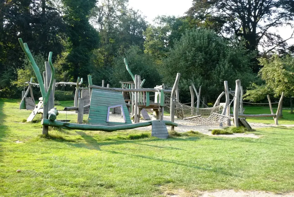 Gebrauchte Holz-Spielgeräte für den Garten kaufen